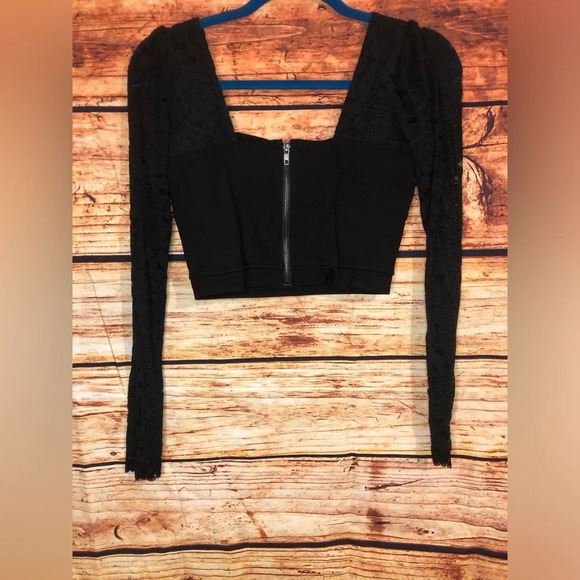 Lace detail top - Picture 5 of 16